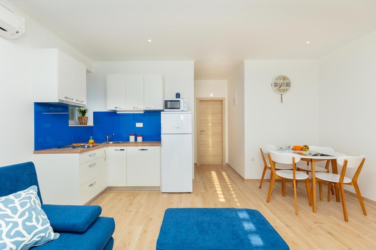 Apartments Red And Blue 米利尼 外观 照片