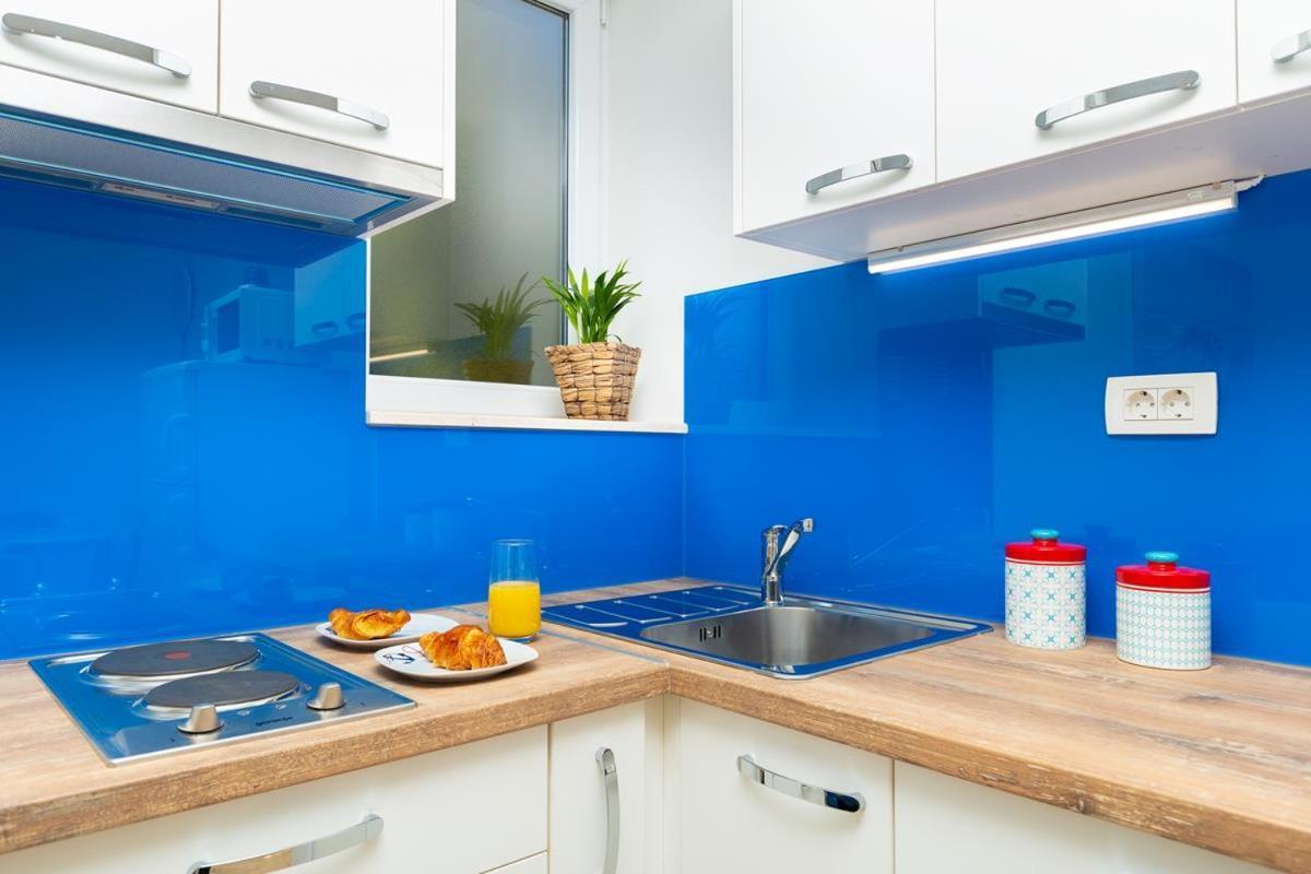 Apartments Red And Blue 米利尼 外观 照片