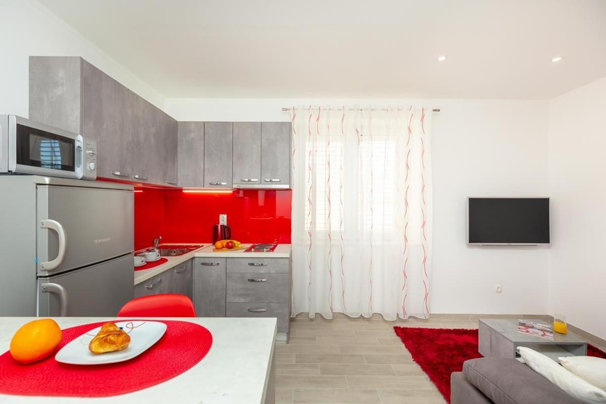Apartments Red And Blue 米利尼 外观 照片